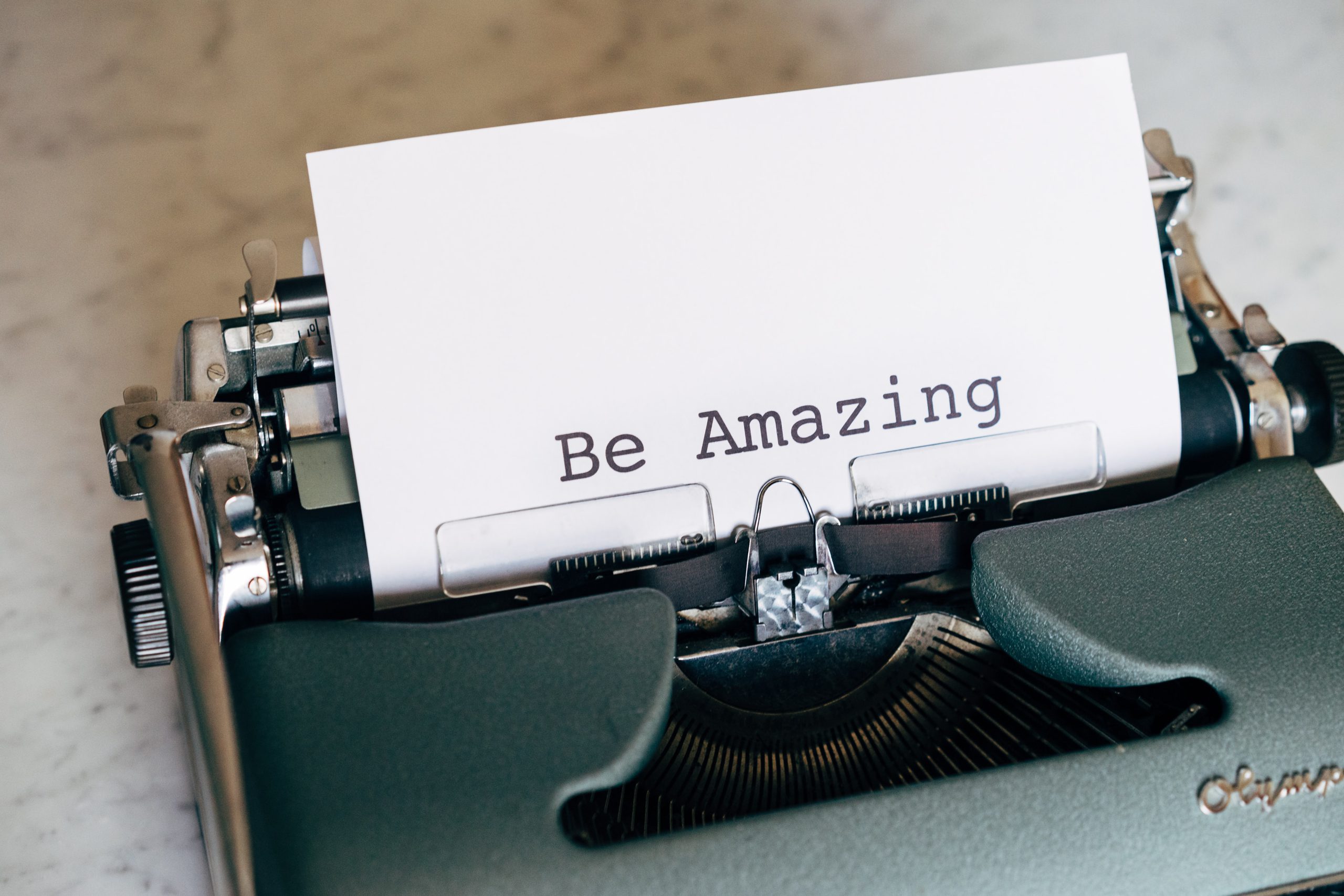 typewriter that reads 'be amazing'